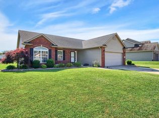 544 Stonefield Dr, Smithton, IL 62285
