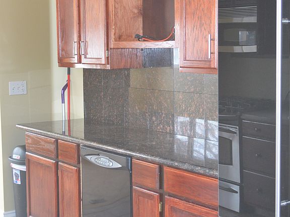 Kitchen - granite counter