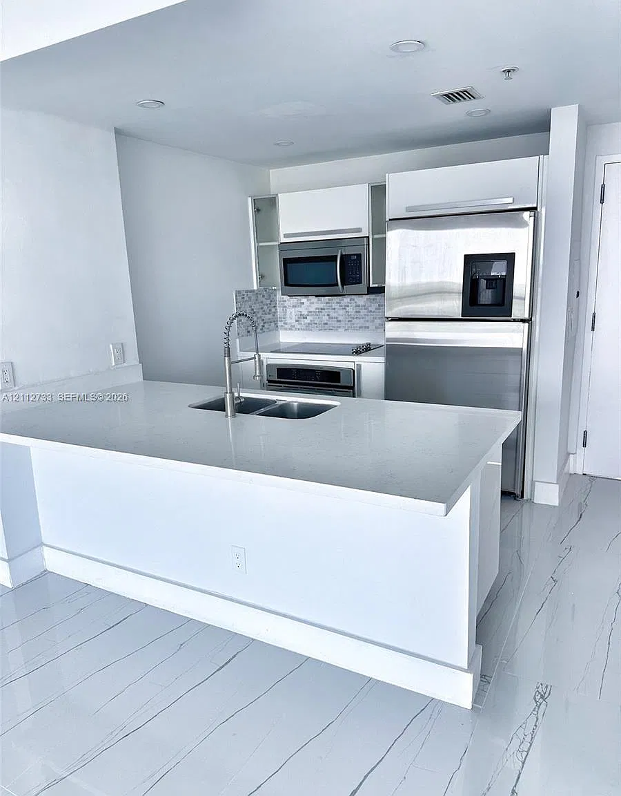 Blue Condo — Photo 4