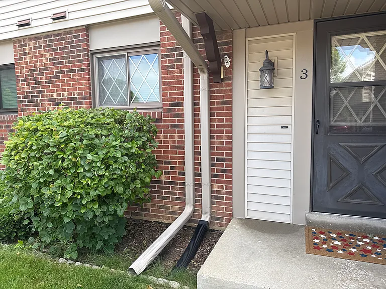1521 Windsor Way #3 — Photo 6