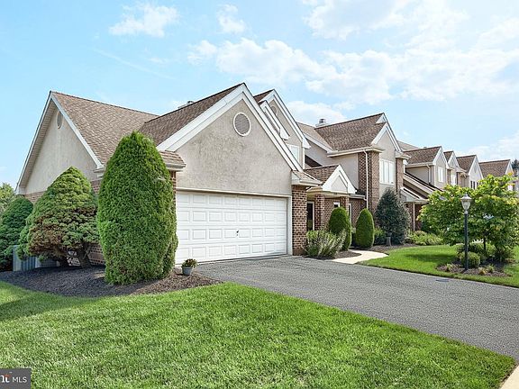 2nd image of 2764 Fairway Dr #2764