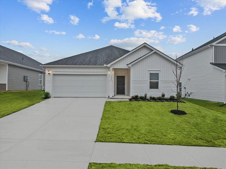 Welcome to the Chatham floorplan at Brayfield Manor - Signature Collection.