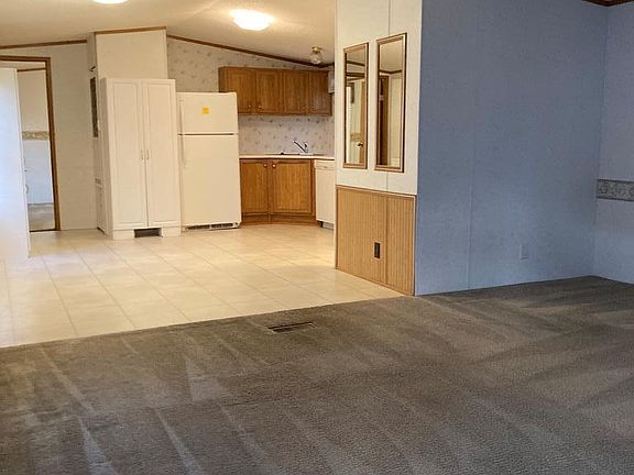 3rd image of 2221 S Prairie Ave