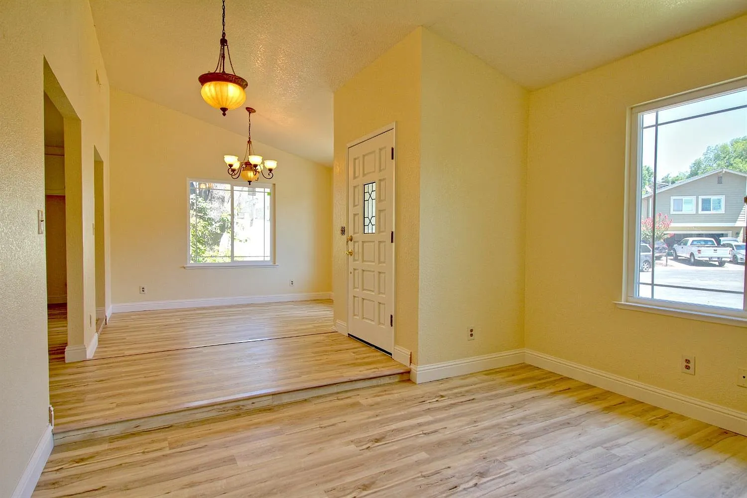 4 bed, 2072 sqft, $3,000 — Photo 3
