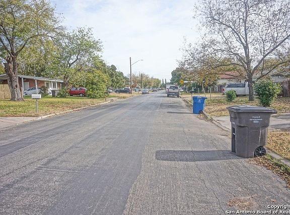 3rd image of 142 Flair Dr