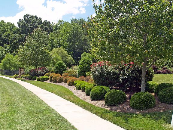 Entry to Weddington Trace