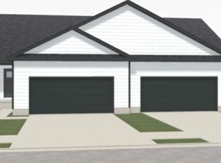 1204 Rock Ridge Cir, Waverly, IA 50677