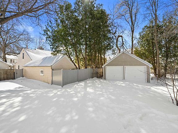 5th image of 501 W Winnebago St