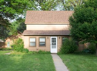 202 S 7th St, Fort Calhoun, NE 68023