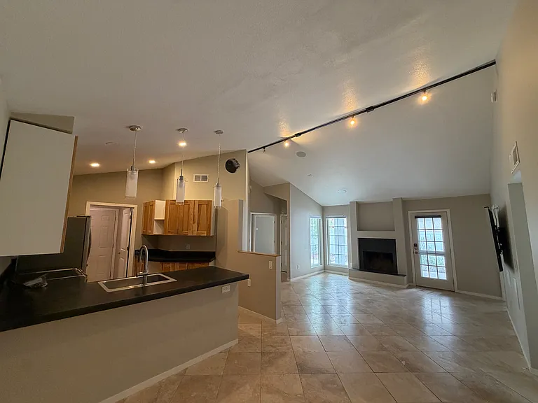 4121 E San Gabriel Ave — Photo 3