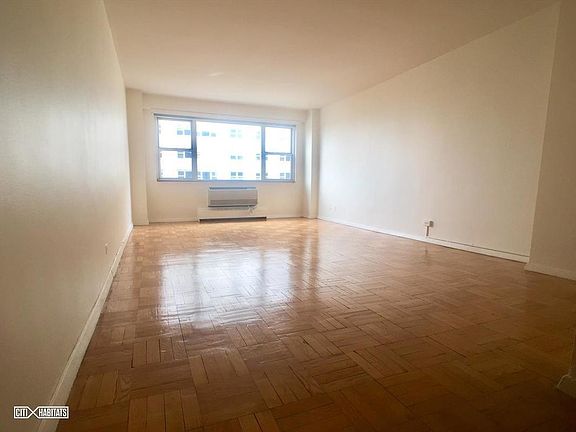 3rd image of 486 Avenue Of The Americas #9E