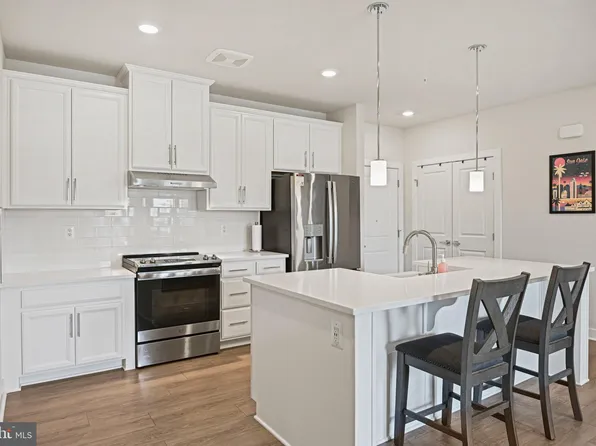 12880 Mosaic Park Way Unit 1-J, Herndon, VA 20171