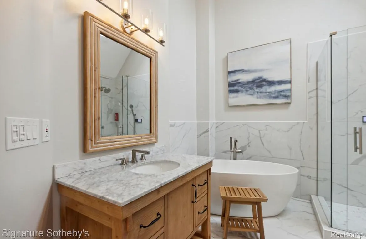 3 bed, 2108 sqft, $5,200 — Photo 4