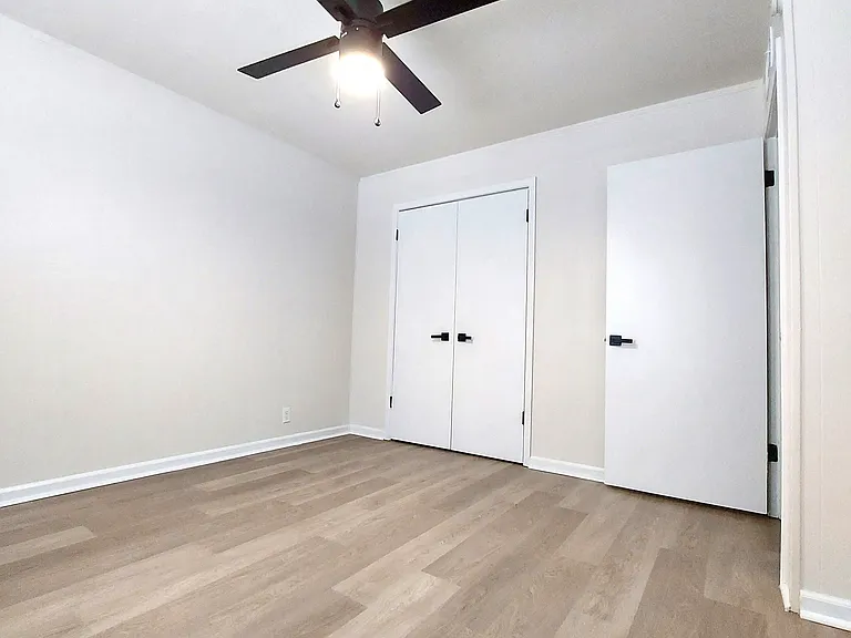 209-213 Avenue G — Photo 7