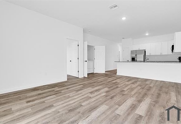 5th image of 5208 30th St SW #5208