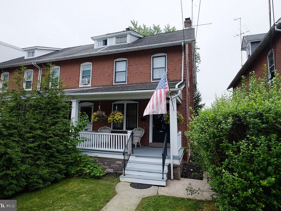 1st image of 38 E 4th St