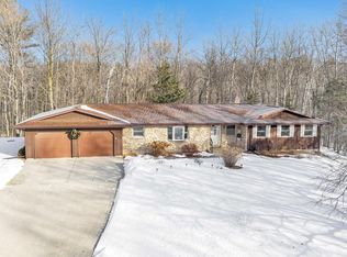 3577 Hidden Valley Ln, Green Bay, WI 54311