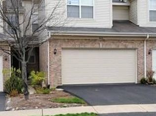 869 McKenzie Station Dr, Lisle, IL 60532
