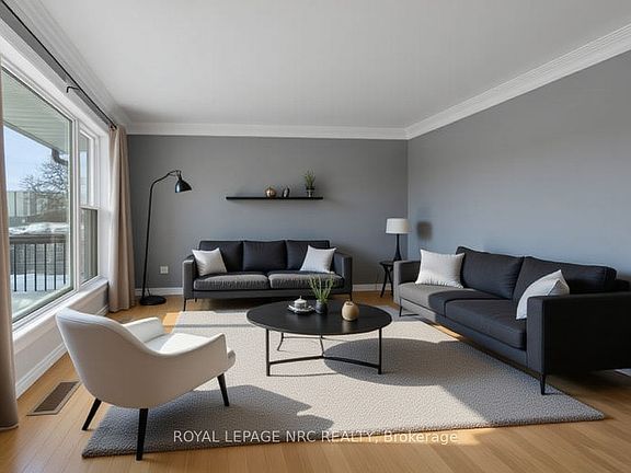4th image of 162 Ryerson St