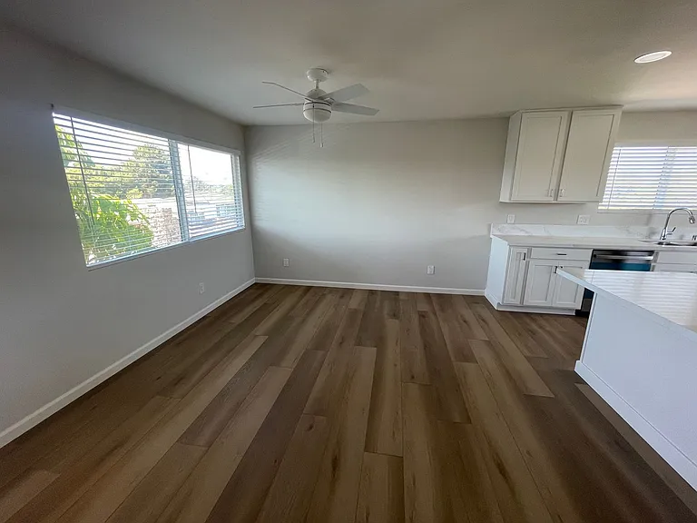 Manzanita — Photo 3