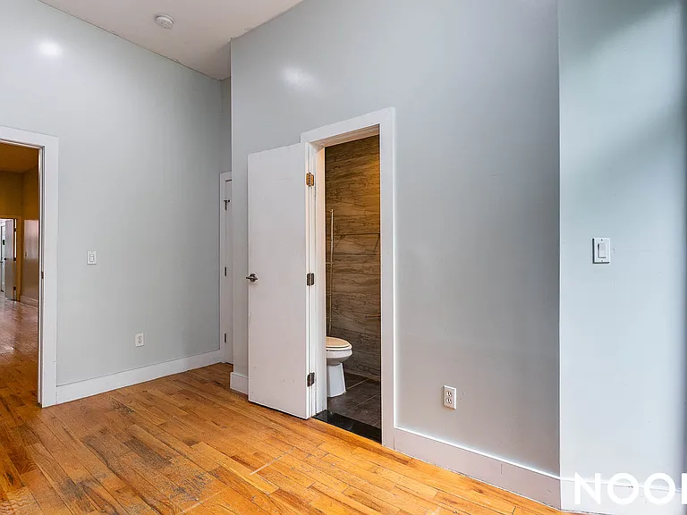 86 Menahan St #1R — Photo 10