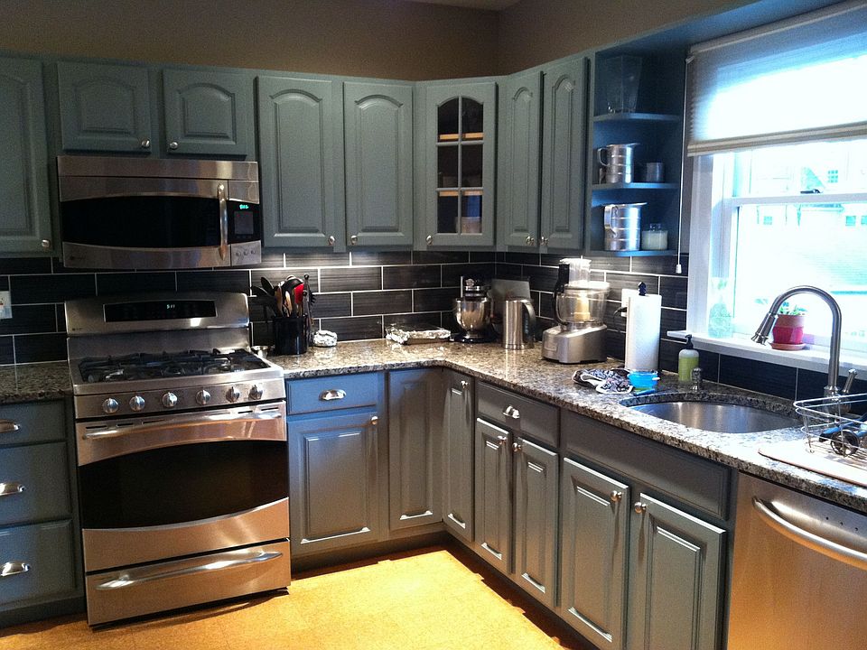 updated kitchen w/ granite