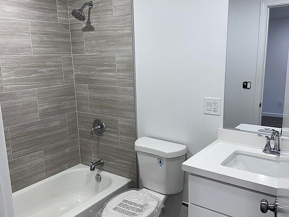 2nd image of 1836 W Jefferson Blvd #1834-1/2