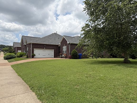 2nd image of 208 Indian Ridge Cir