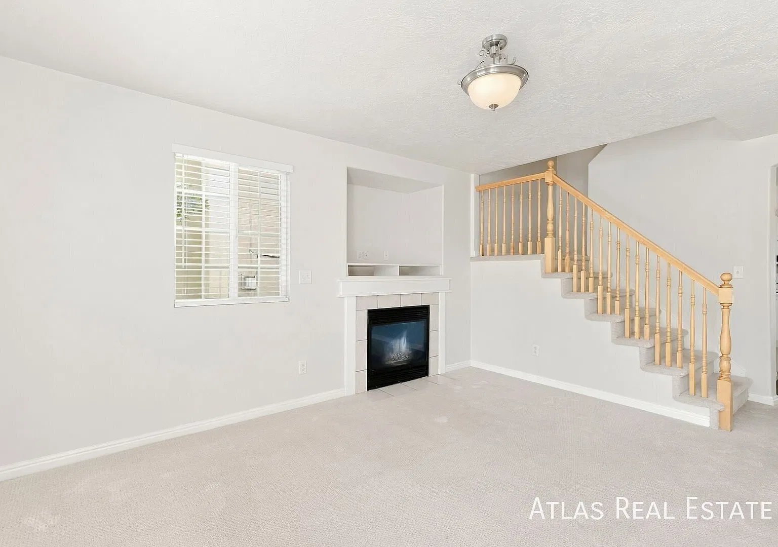 Charming Murray / MillCreek 3bd/2.5ba Townhome! Meticulously Maintained Community! — Photo 3
