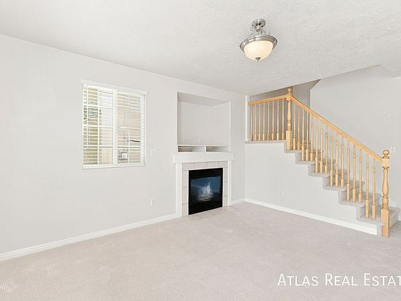 3rd image of 429 E Park Oak Pl