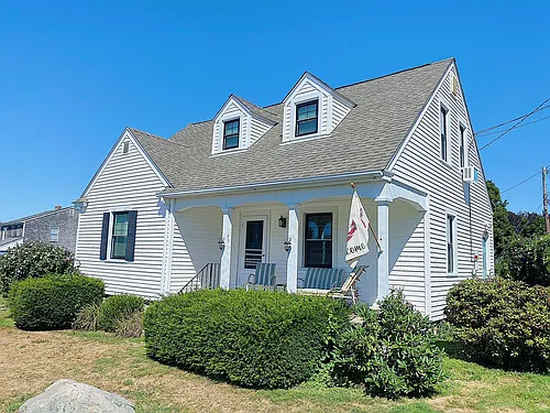 22 Crescent St Photo 1