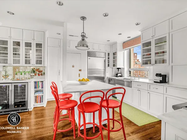 215 East 72nd Street image 4 of 12