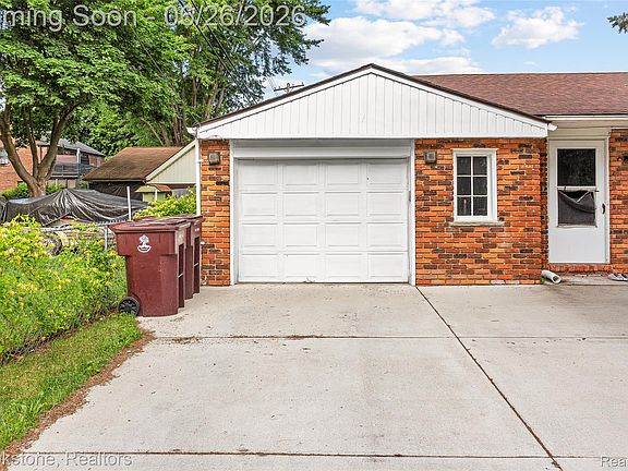 4th image of 25141 Burt St