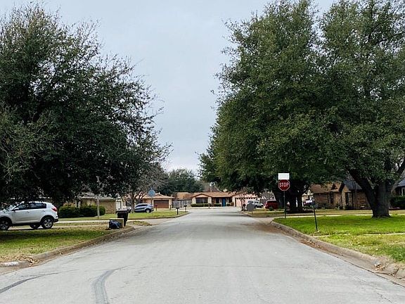 4th image of 1700 Prince Dr