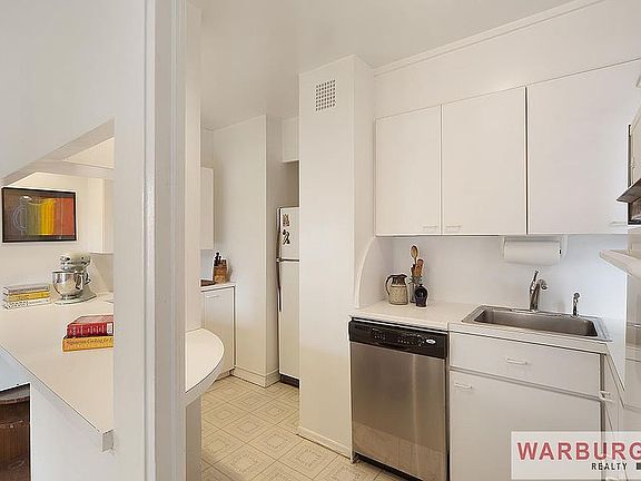 4th image of 400 E 85th St #4