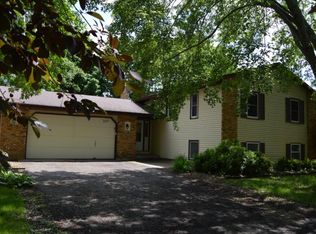 3669 Grovner Rd N, Oakdale, MN 55128