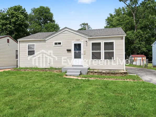 11029 Saint Raphael Ln, Saint Ann, MO 63074