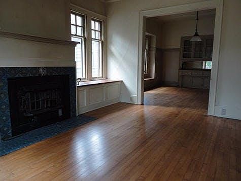 4th image of 2847 N Farwell Ave