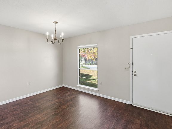 3rd image of 5938 Oak Run St