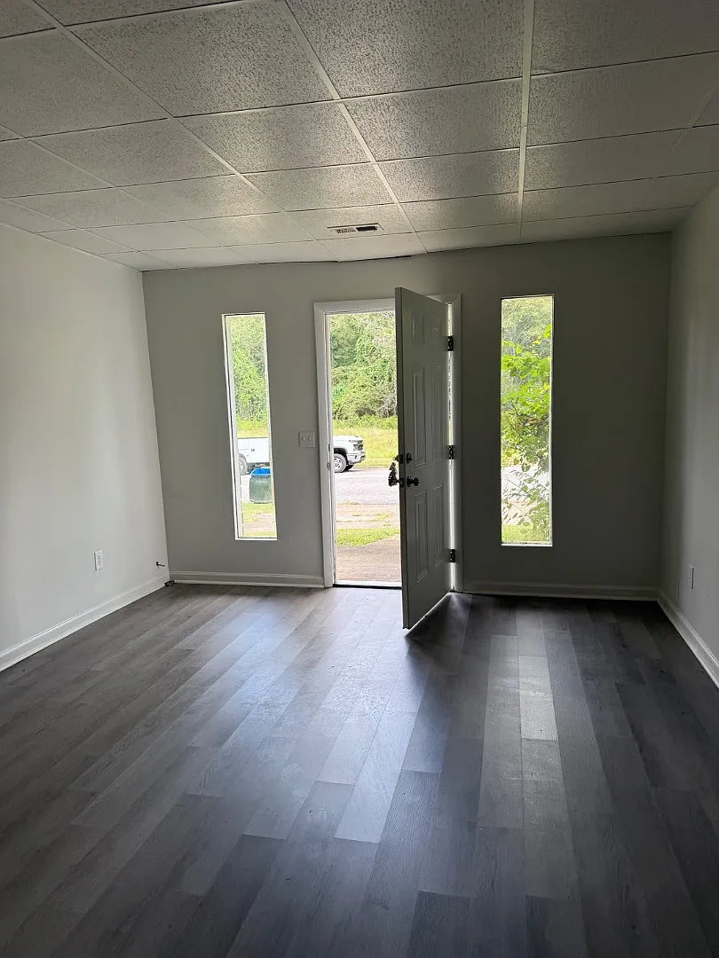1722 Louise Drive - 1722 Louise Unit B — Photo 3
