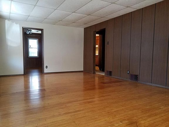3rd image of 2949 Kincaid Ave