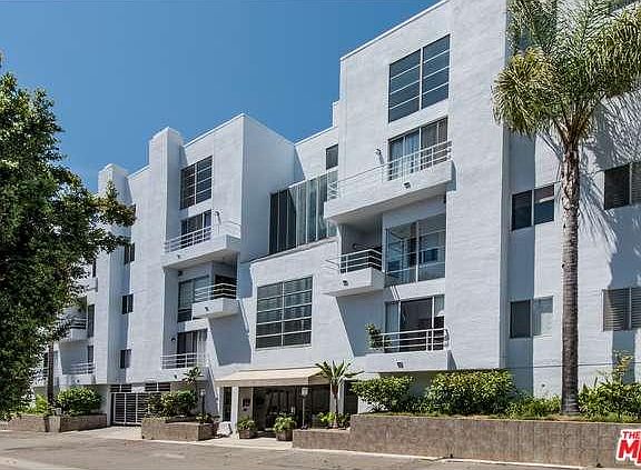 2nd image of 520 S Barrington Ave #303