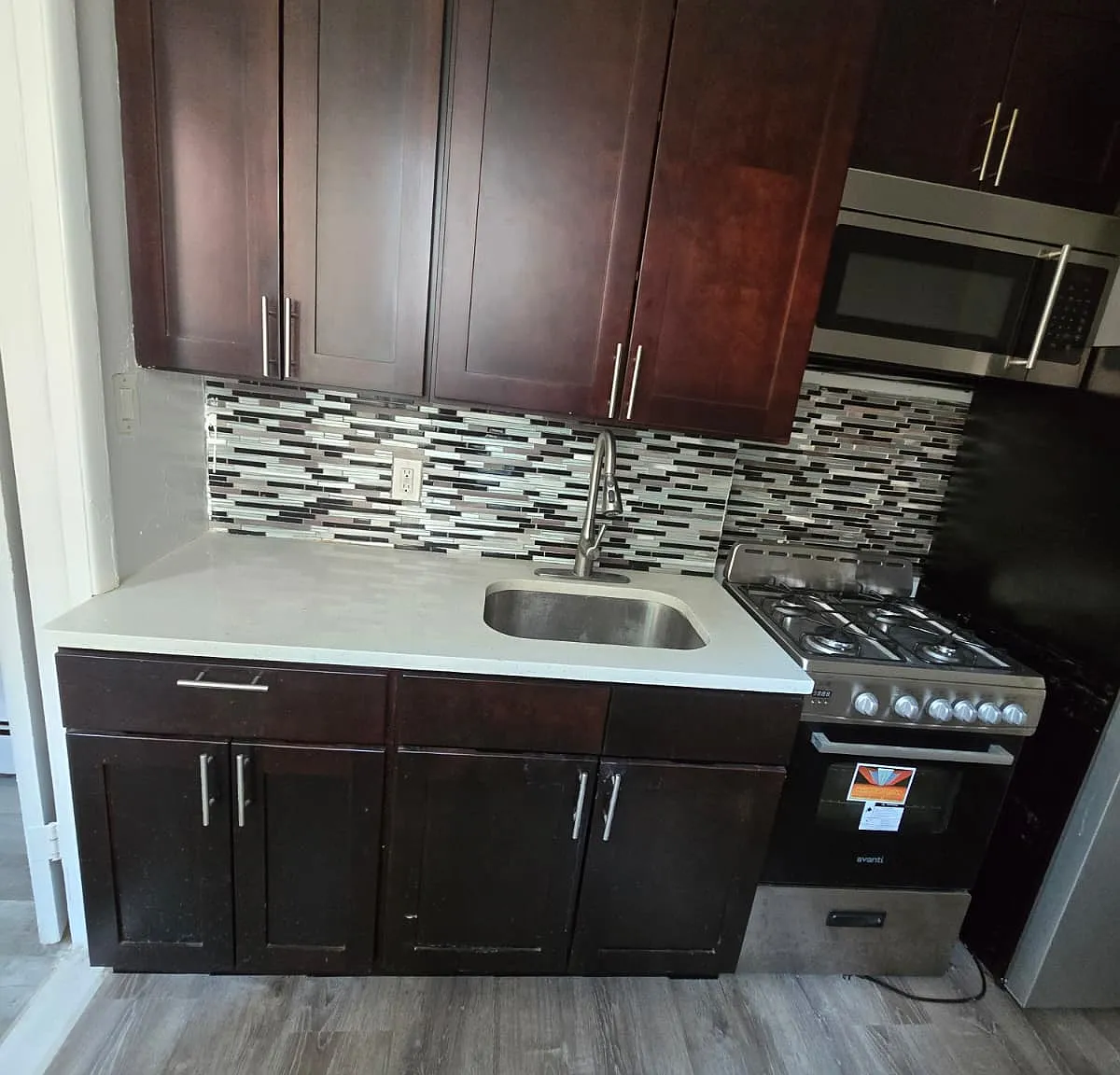149 Zabriskie St — Photo 3