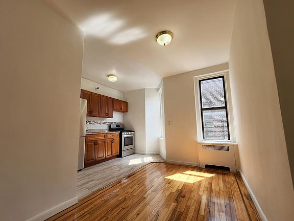 2nd image of 1175 Morris Ave APT 4D