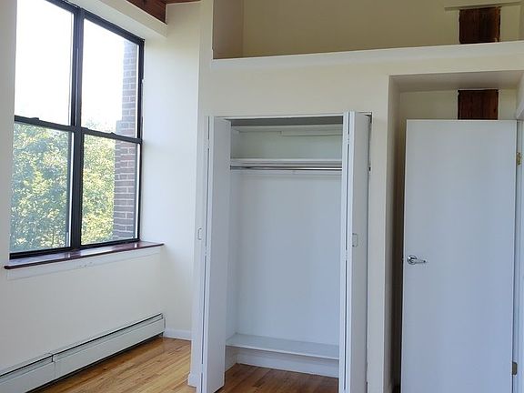 2nd image of 93 Underhill Ave APT 3E