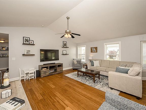 4th image of 179 Cherrywood Parc Dr