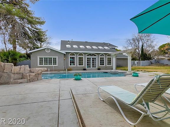 5th image of 2862 Horseshoe Dr