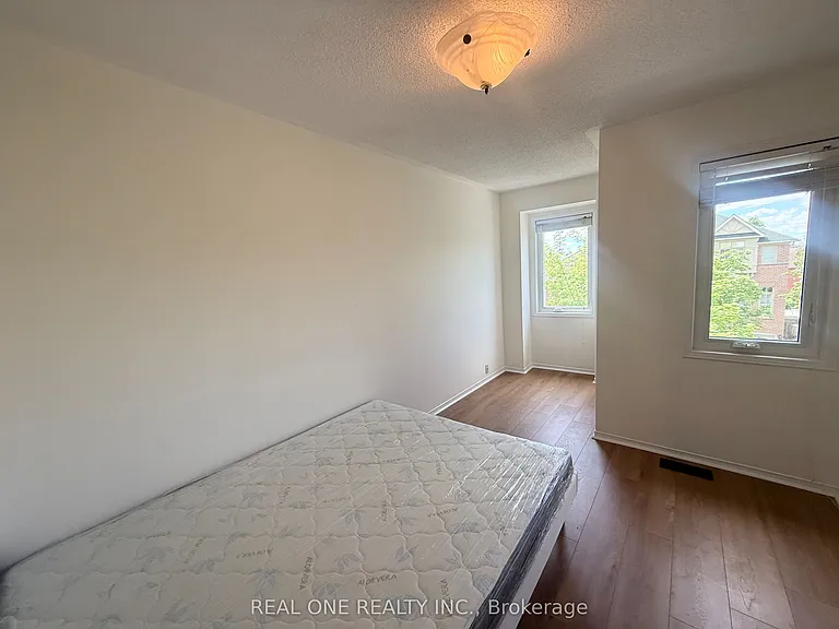 93 Brunswick Ave — Photo 15