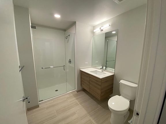 3rd image of 734 N Milwaukee Ave #710