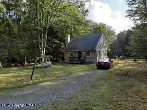 418 Stillwater Dr, Pocono Summit, PA 18346